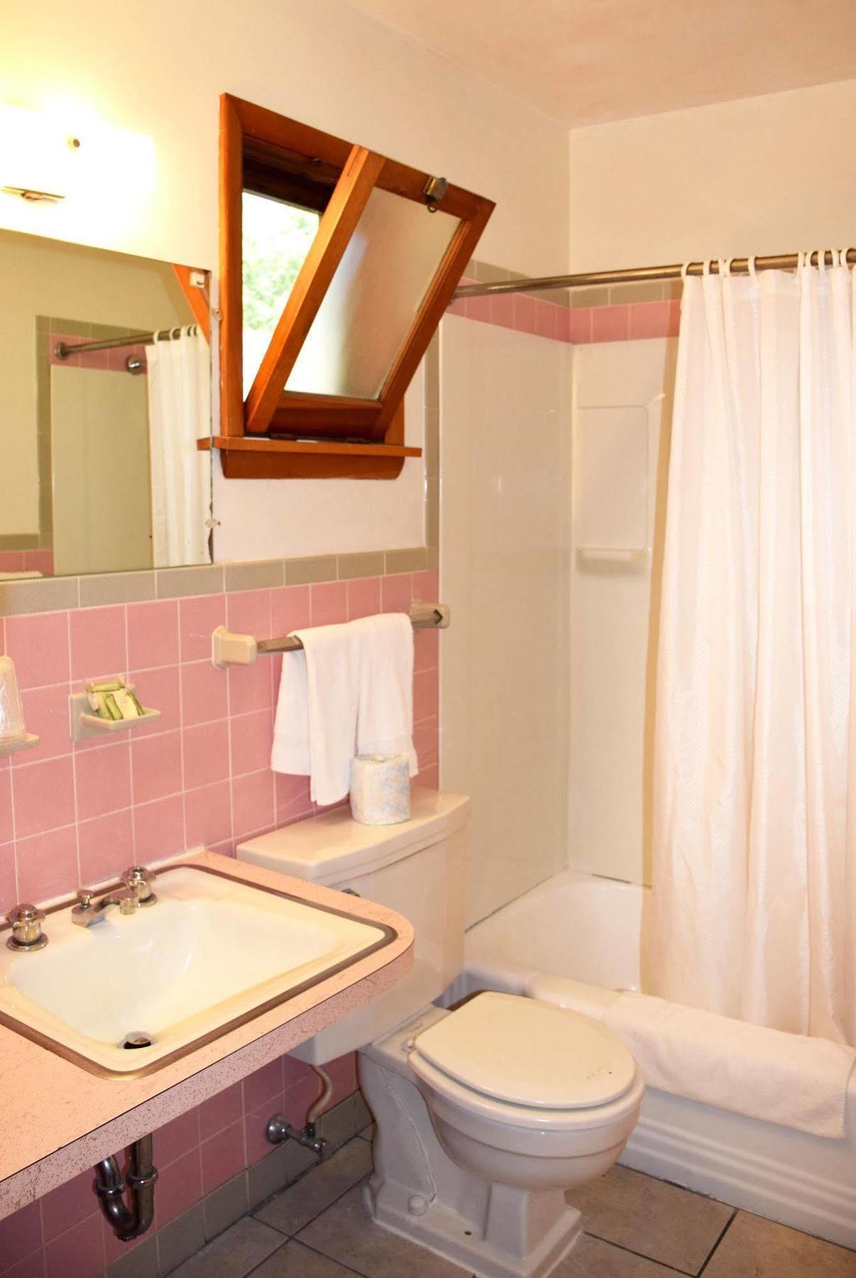 Wakita Court Motel Куінсбері Екстер'єр фото